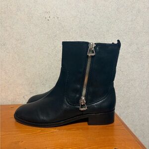 Antonio Melani Black Leather Ankle Boots with dual side zip Women’s size 8